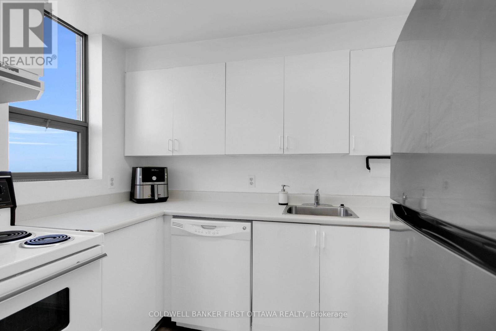 811 - 1440 Heron Road Property Photo 15