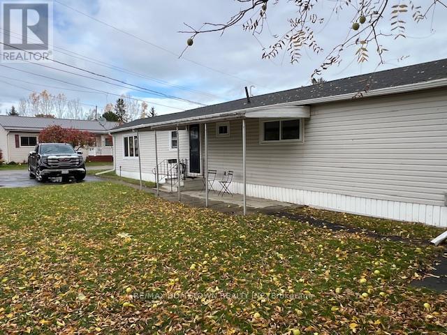 3 - 1871 Oxford Avenue Property Photo 2