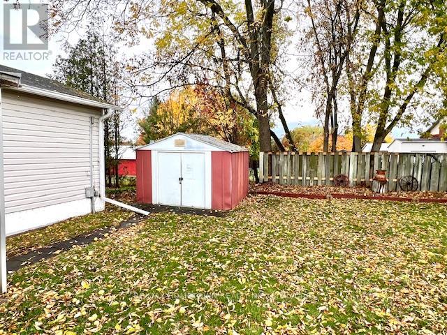 3 - 1871 Oxford Avenue Property Photo 3