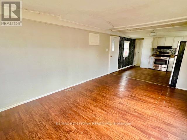 3 - 1871 Oxford Avenue Property Photo 5