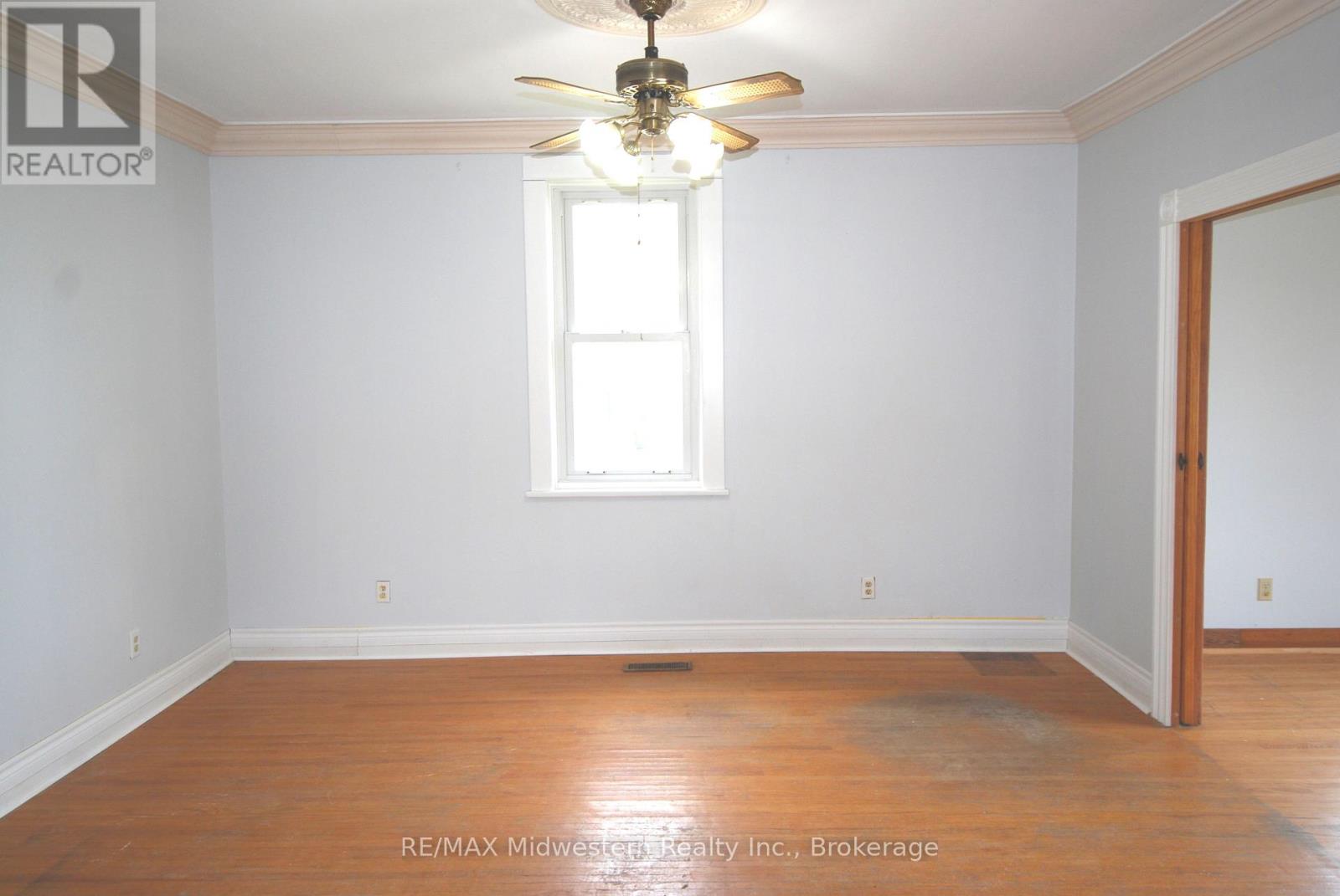 200 Elora Street S Property Photo 5