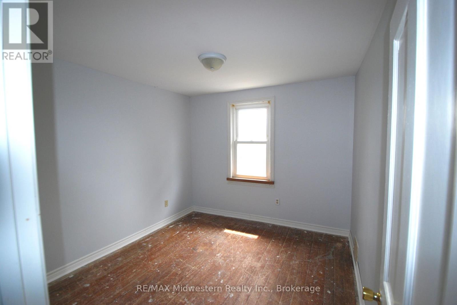 200 Elora Street S Property Photo 8