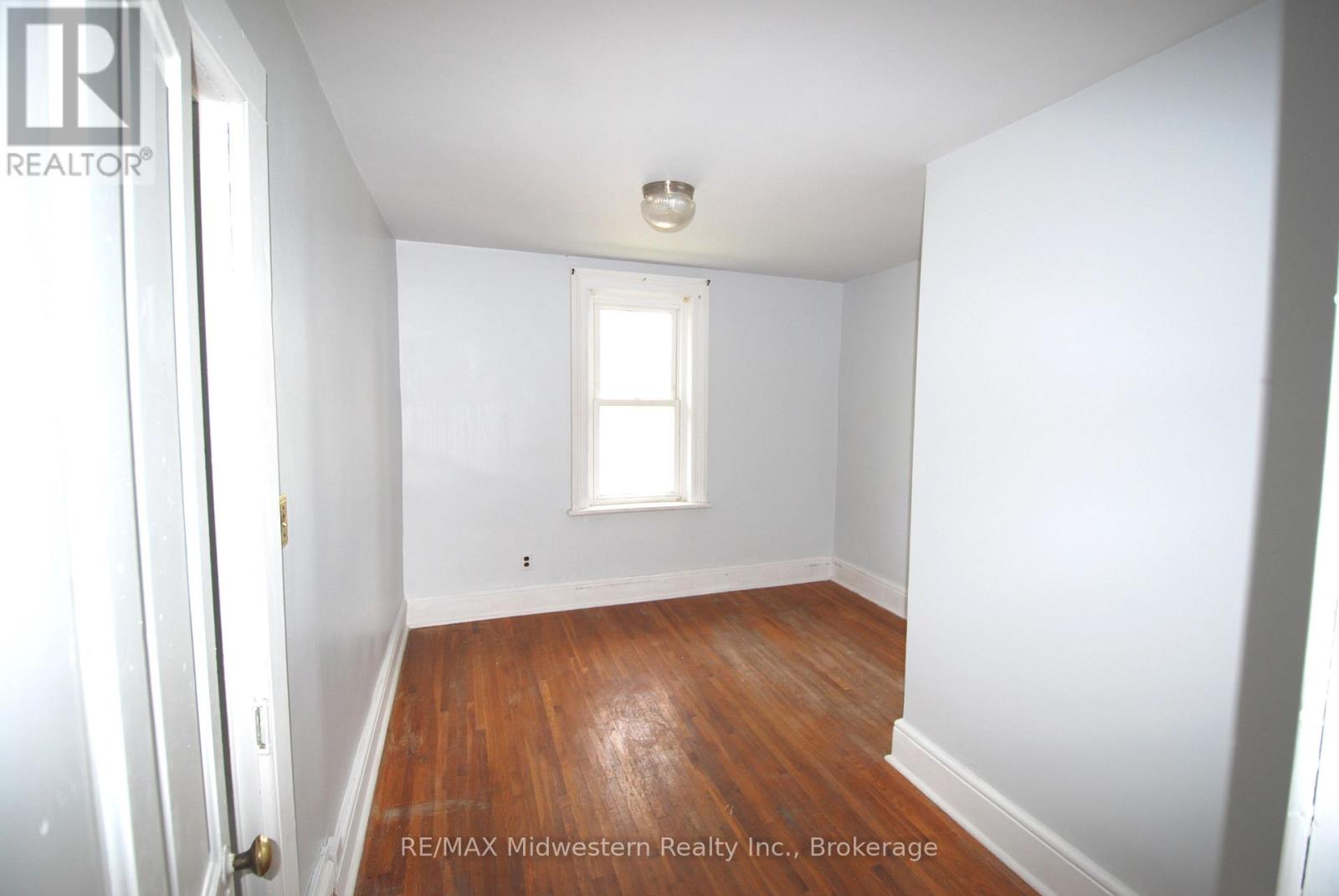 200 Elora Street S Property Photo 9