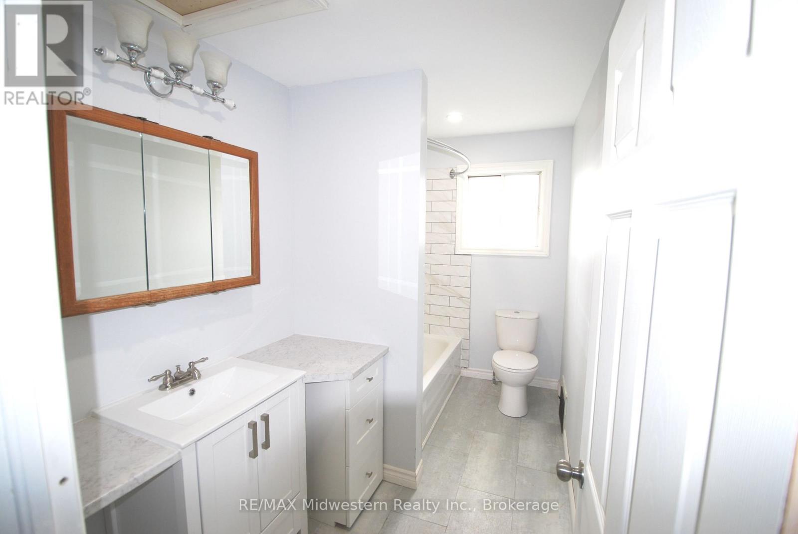 200 Elora Street S Property Photo 12