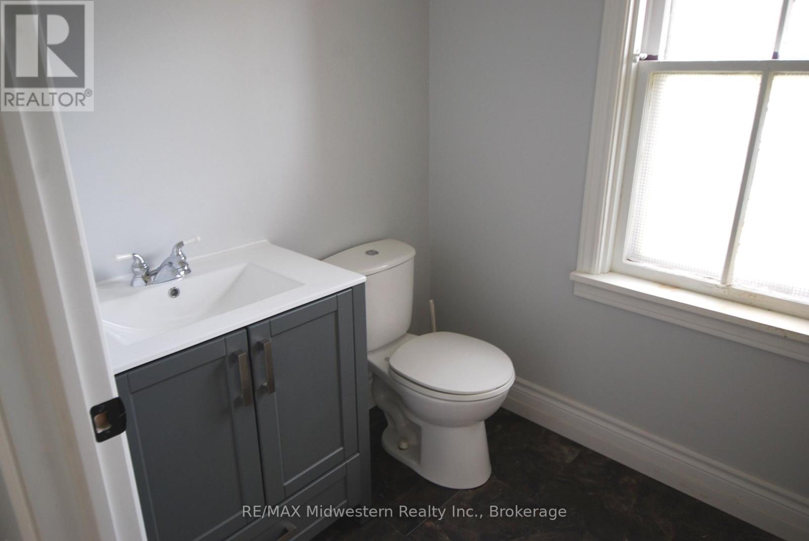 200 Elora Street S Property Photo 13