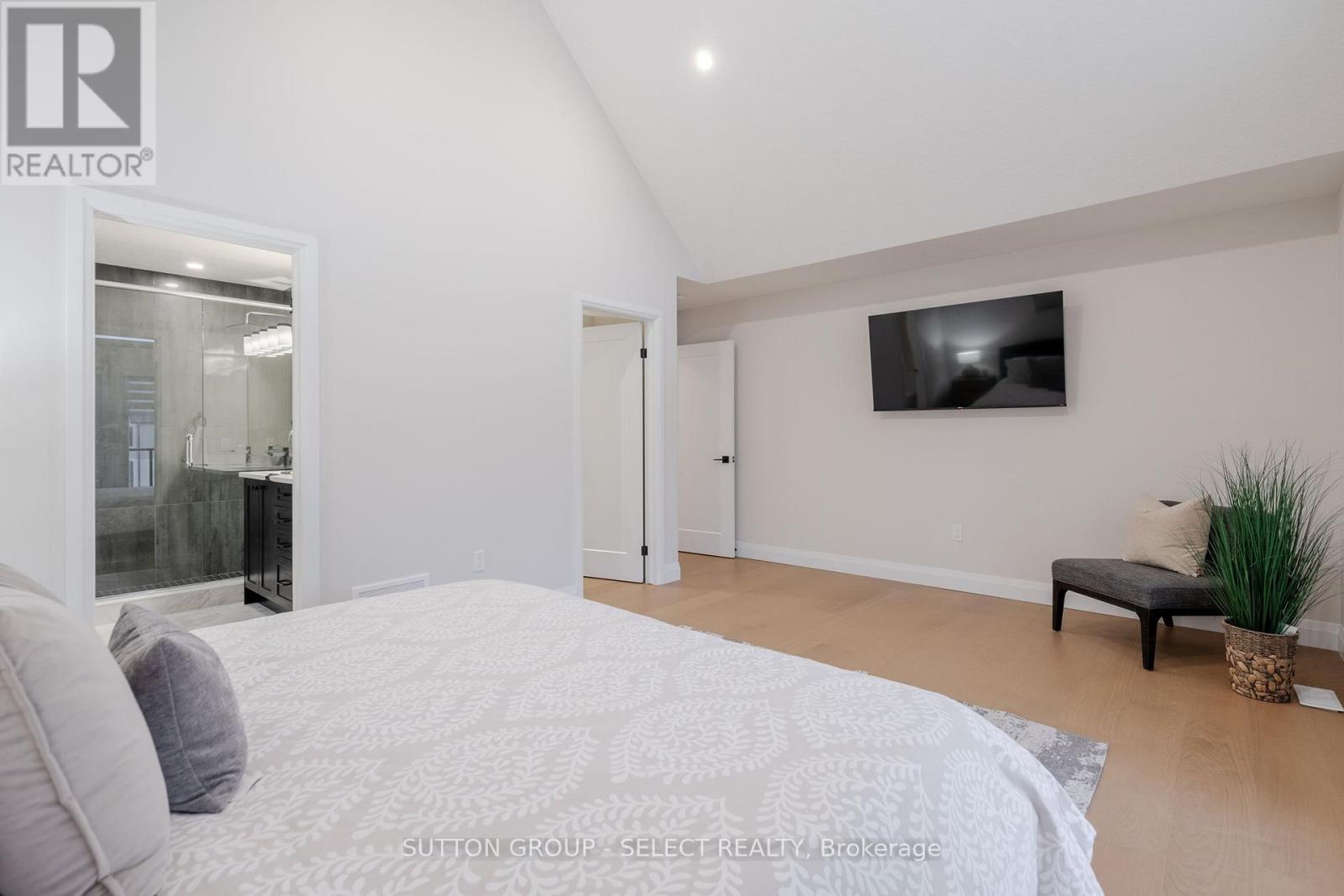6343 Heathwoods Avenue Property Photo 18