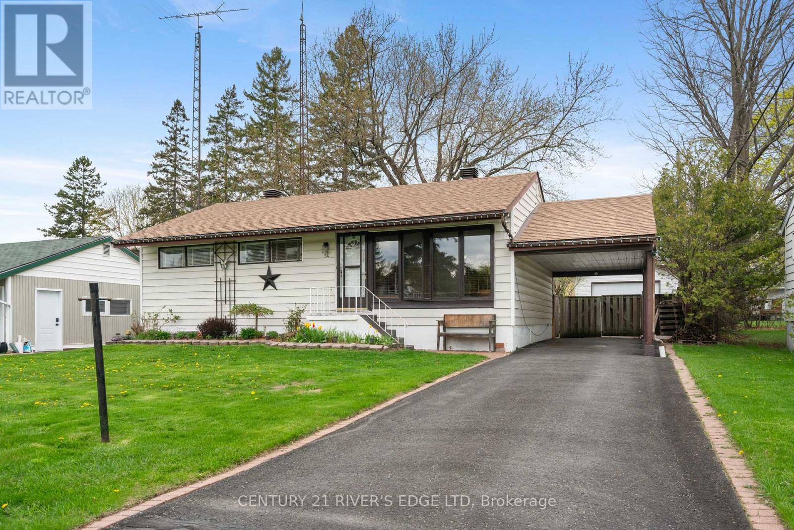 54 Loyalist Street Property Photo 1