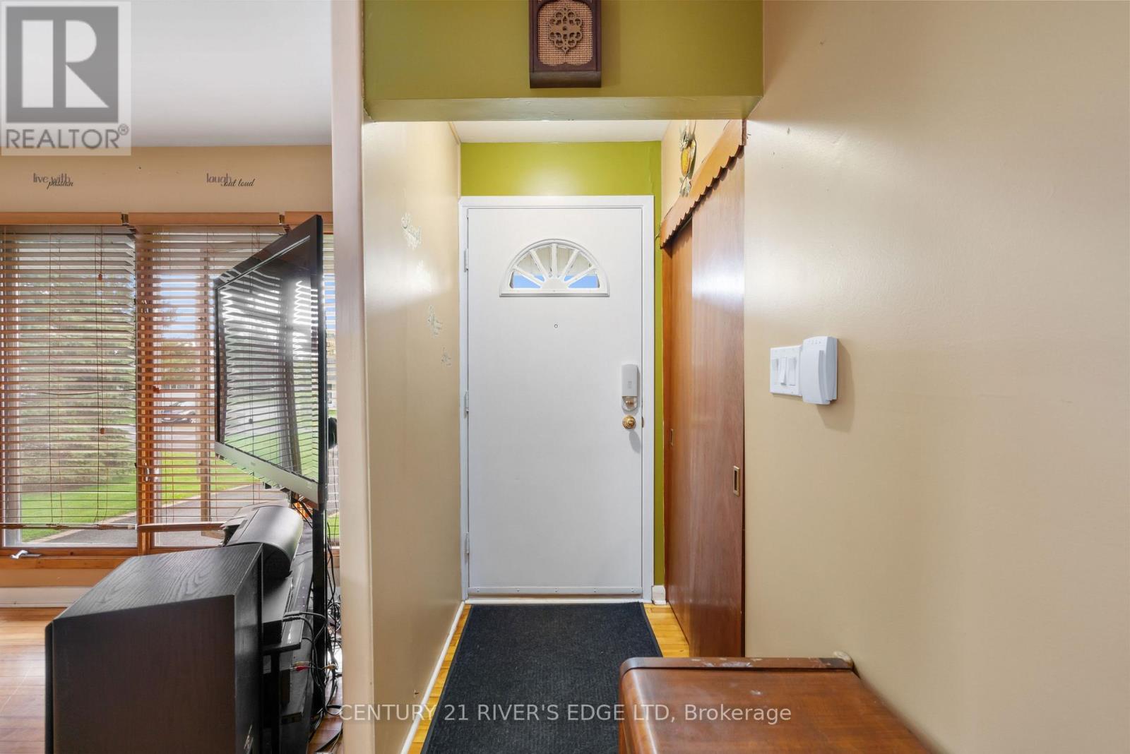 54 Loyalist Street Property Photo 2