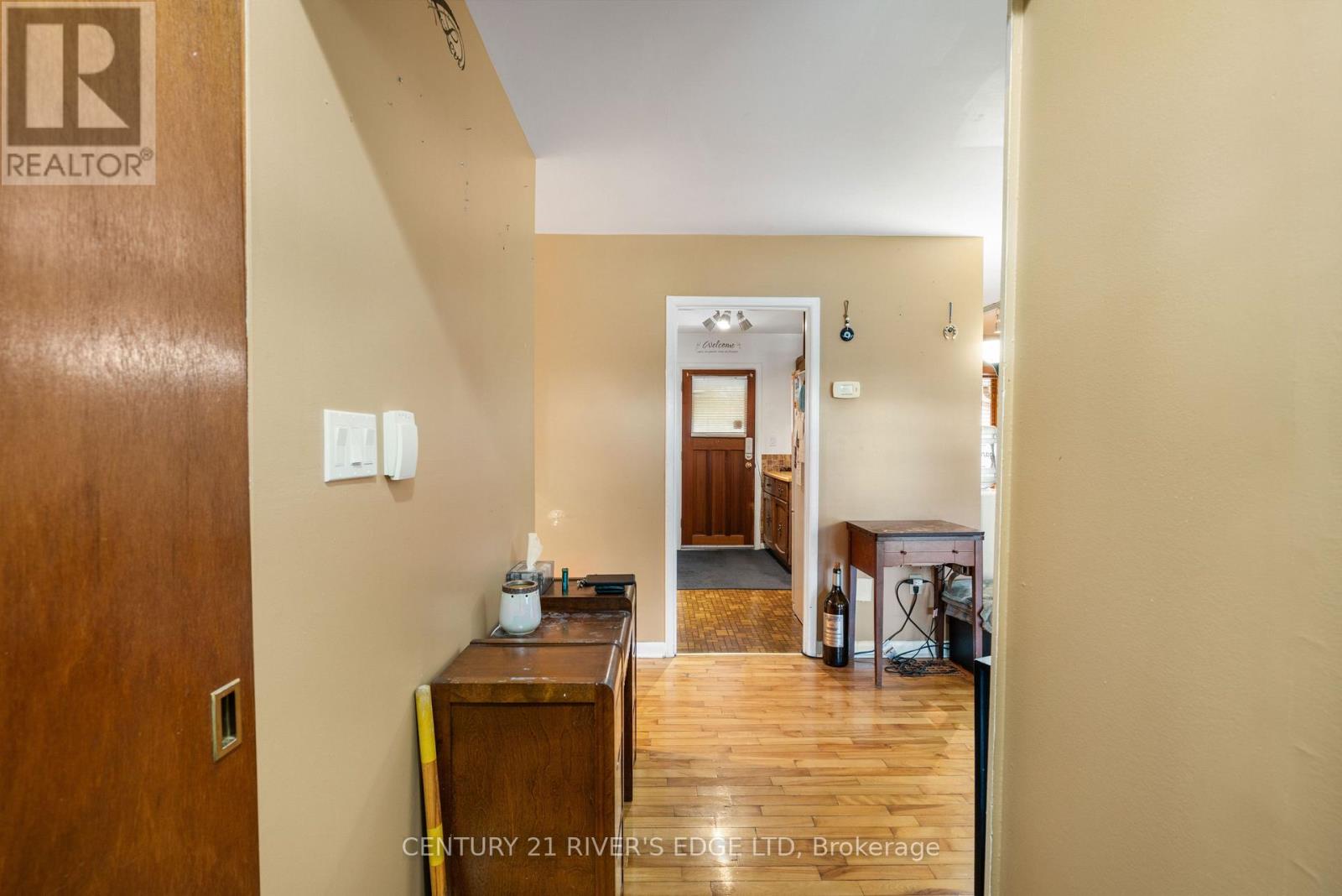 54 Loyalist Street Property Photo 3