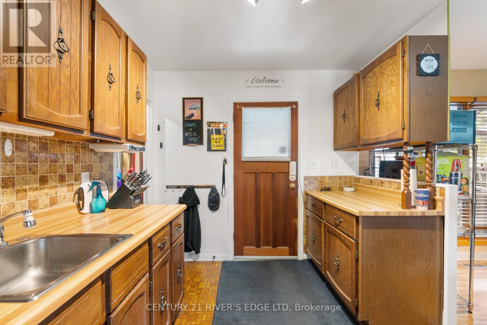 54 Loyalist Street Property Photo 4