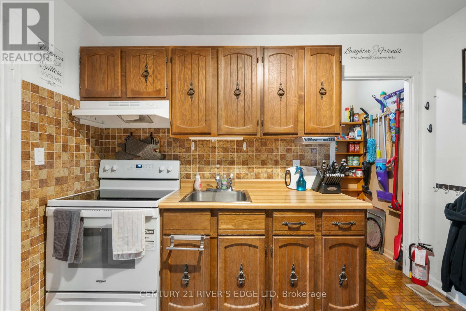 54 Loyalist Street Property Photo 5