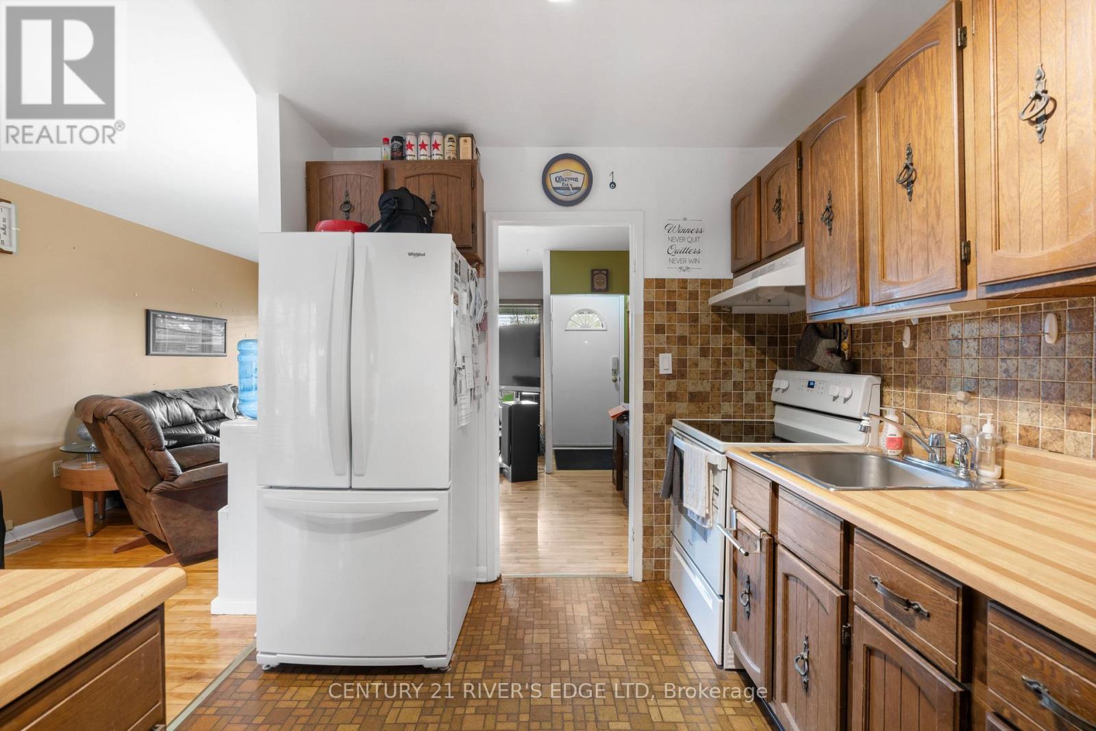54 Loyalist Street Property Photo 6