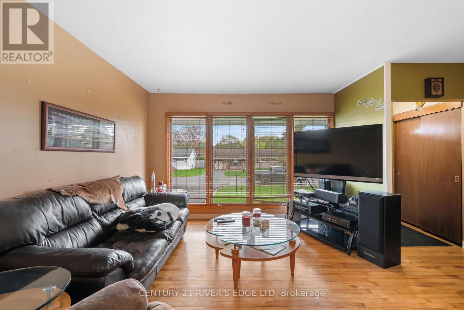 54 Loyalist Street Property Photo 7
