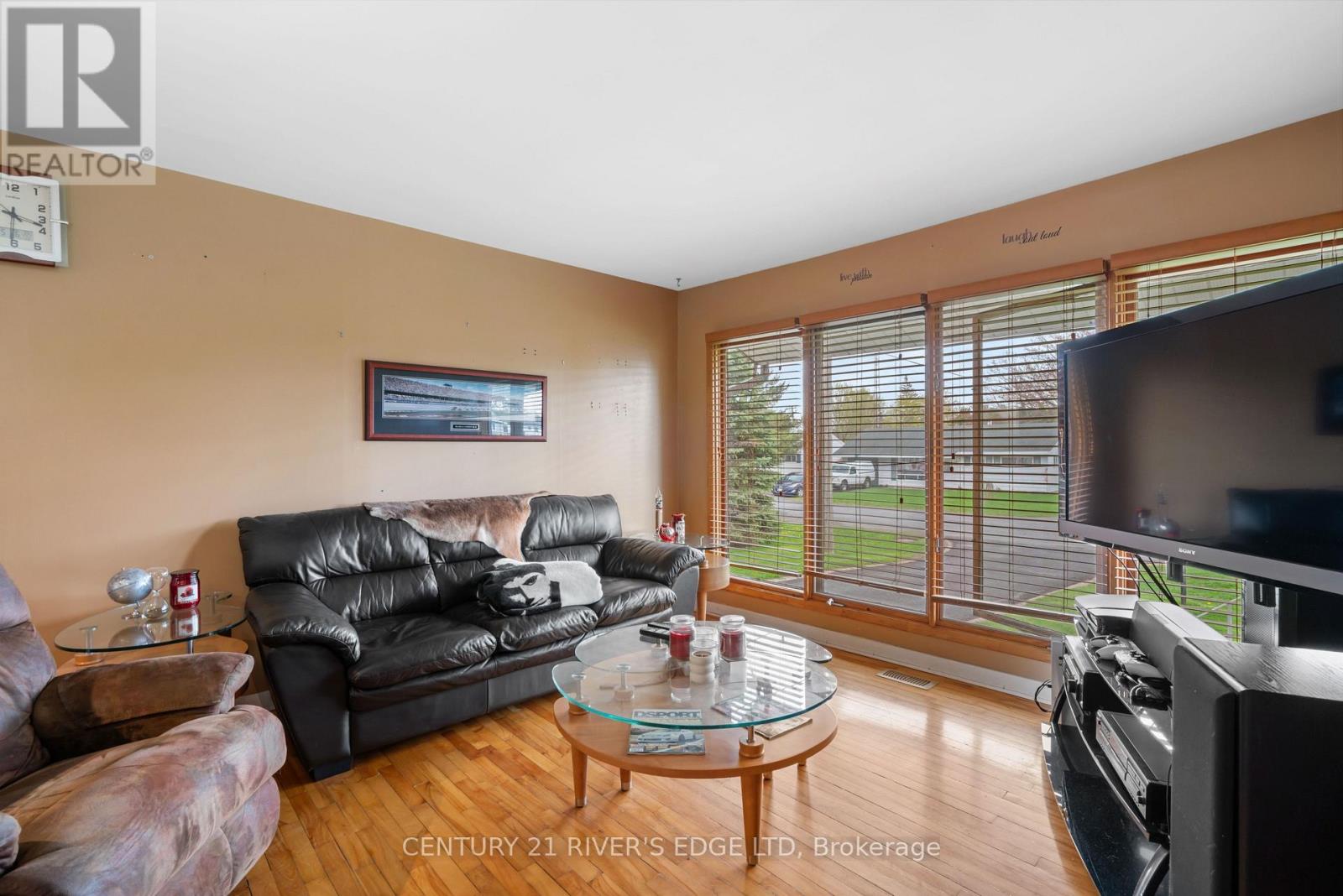 54 Loyalist Street Property Photo 8