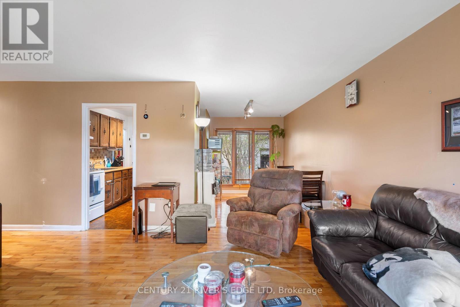 54 Loyalist Street Property Photo 9