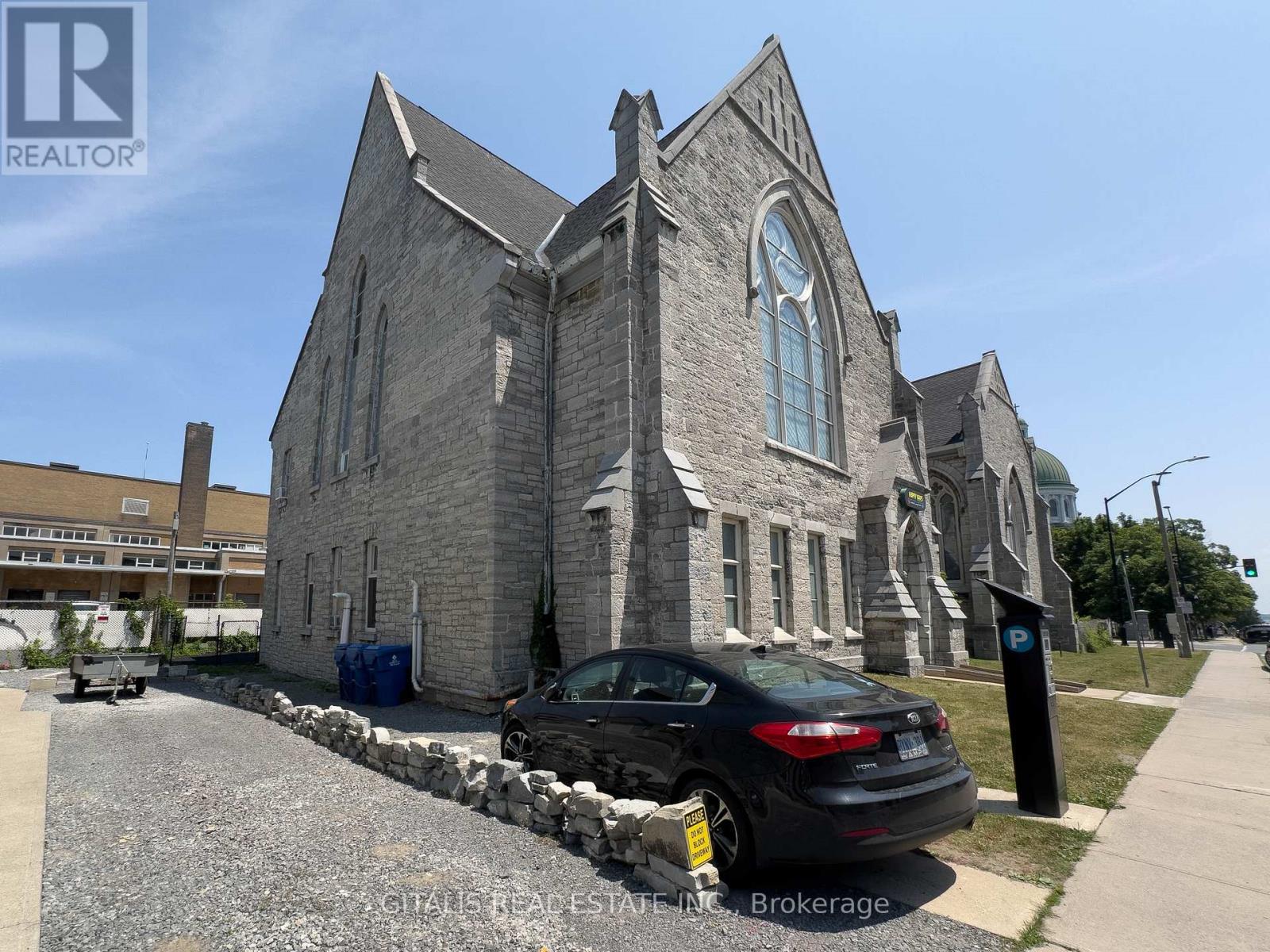 126 Wellington Street Property Photo 2