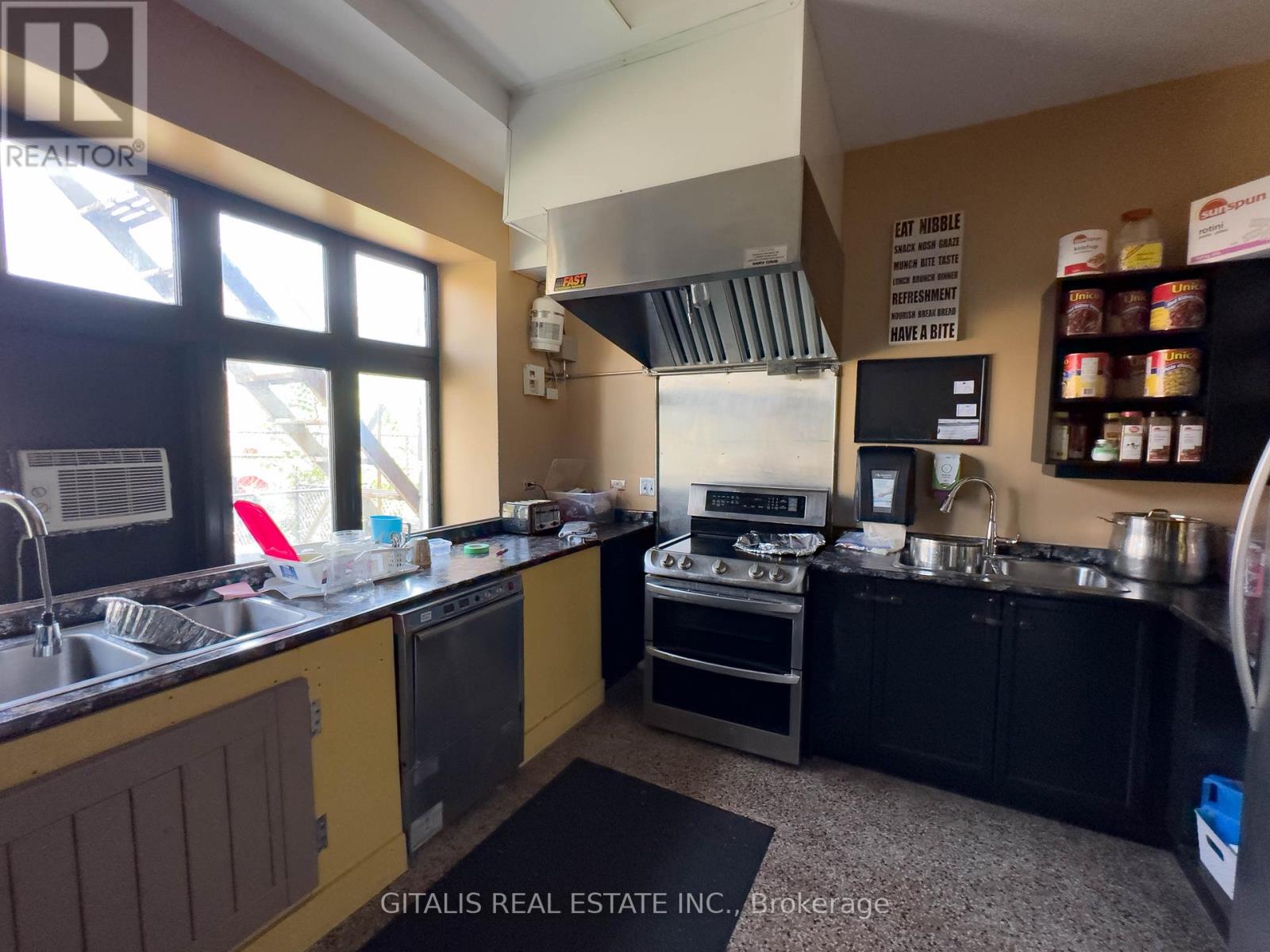 126 Wellington Street Property Photo 8