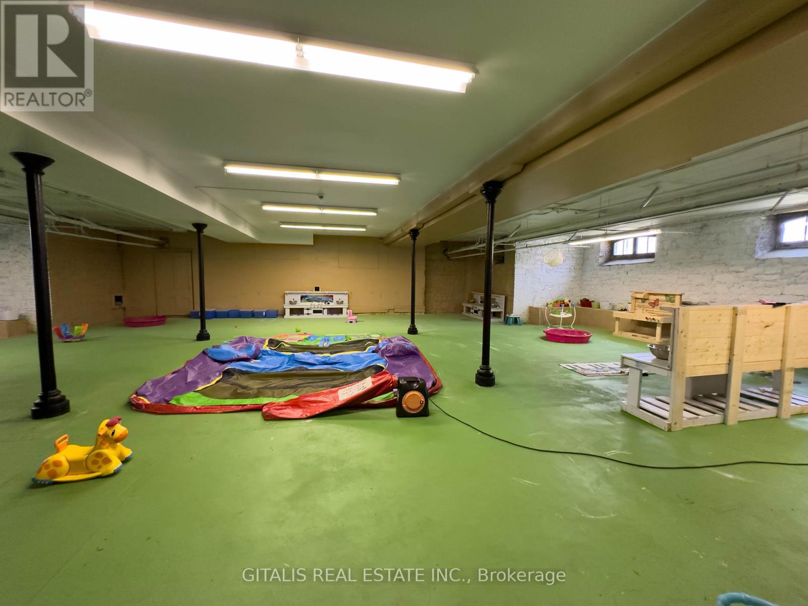 126 Wellington Street Property Photo 14