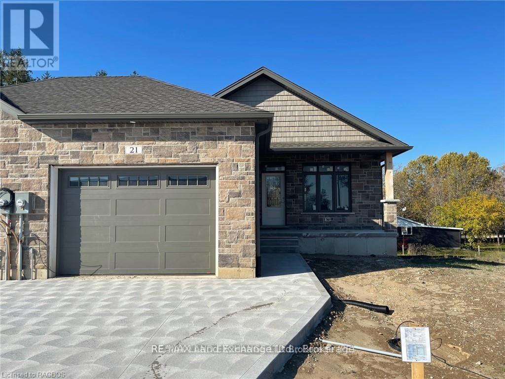 21 NYAH COURT Property Photo 1