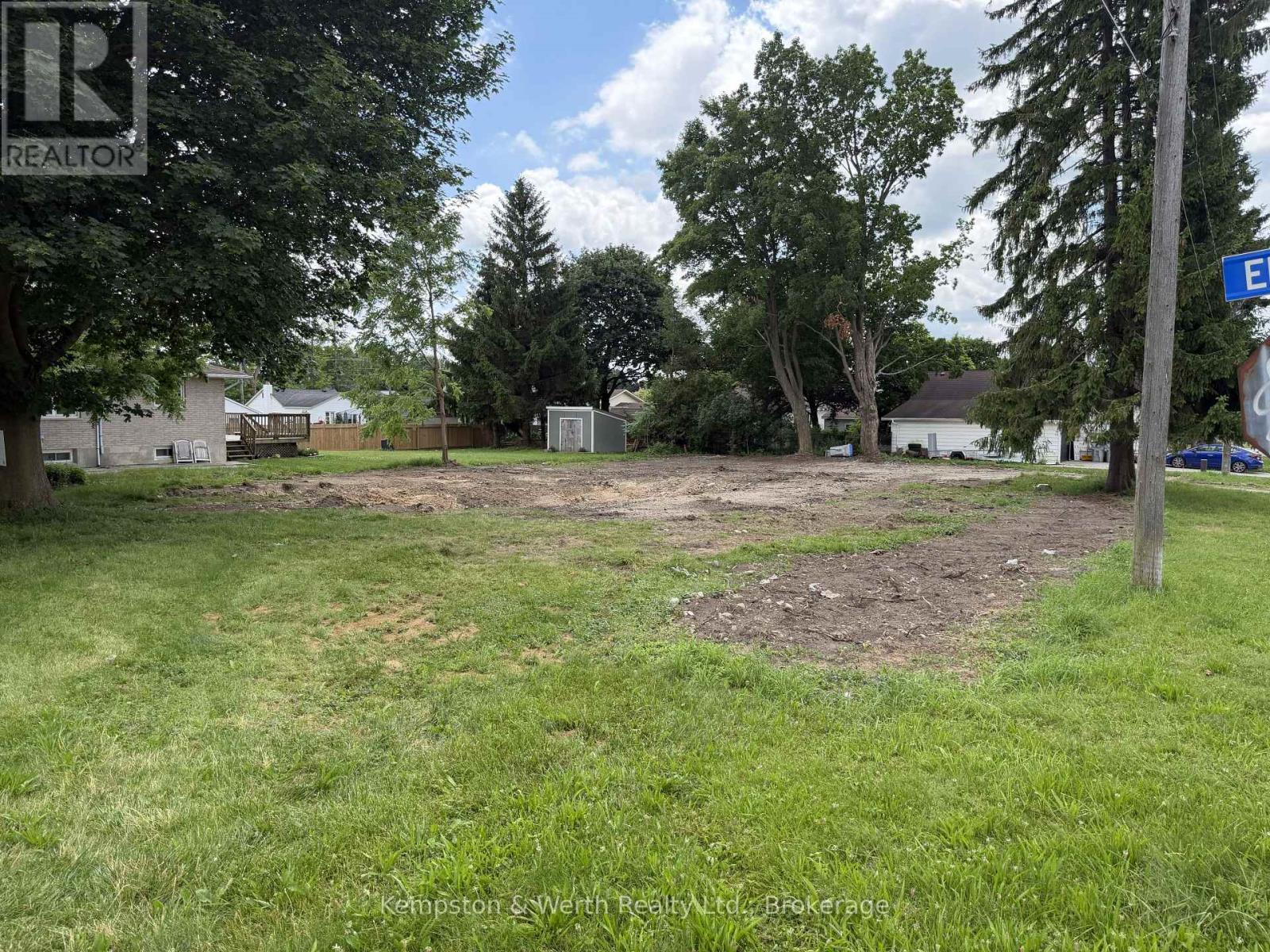 740 Elma Street W Property Photo 4