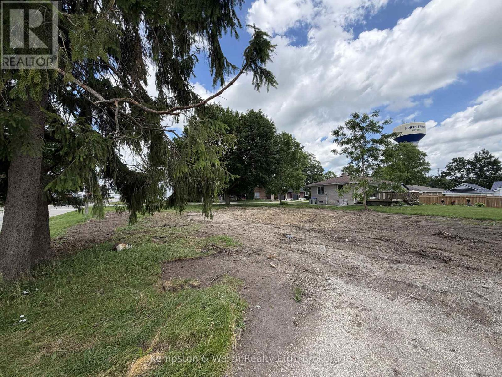 740 Elma Street W Property Photo 6
