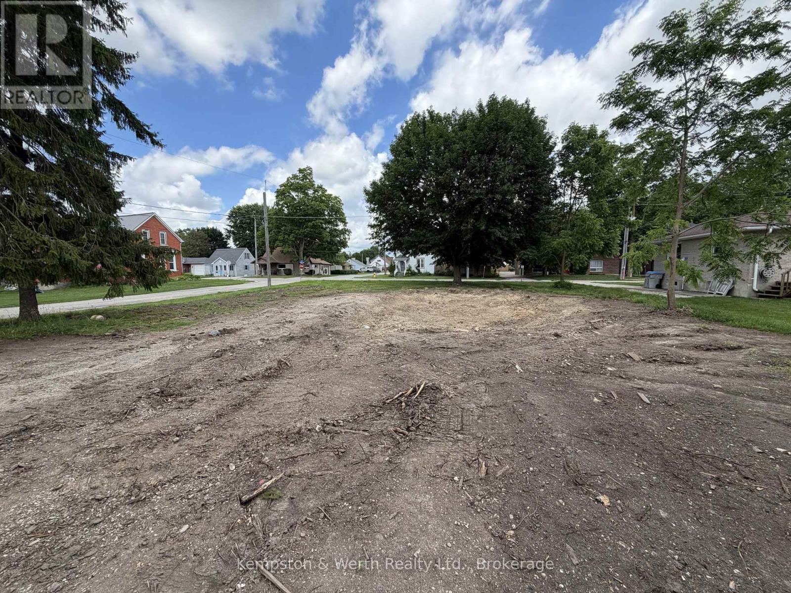 740 Elma Street W Property Photo 7
