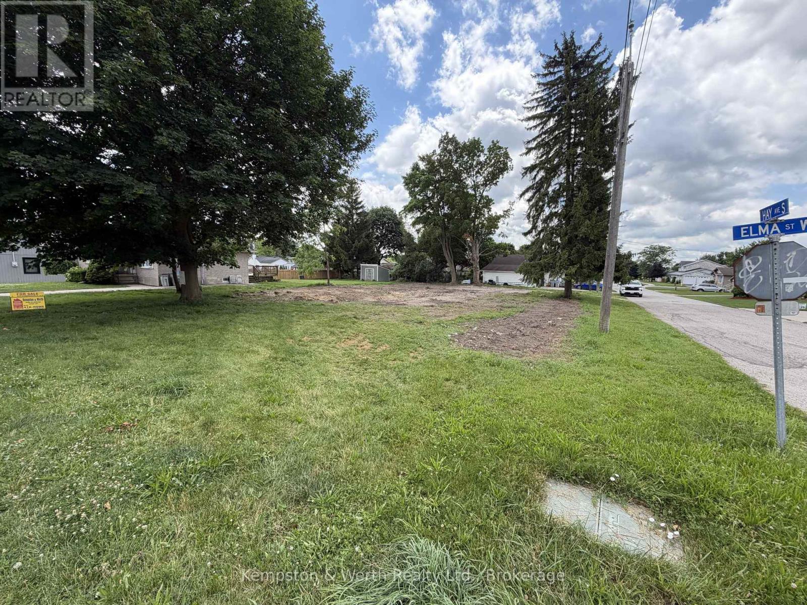 740 Elma Street W Property Photo 9