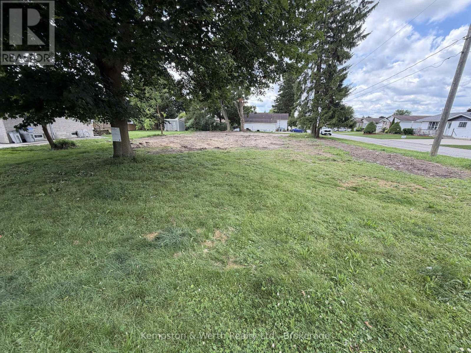 740 Elma Street W Property Photo 10