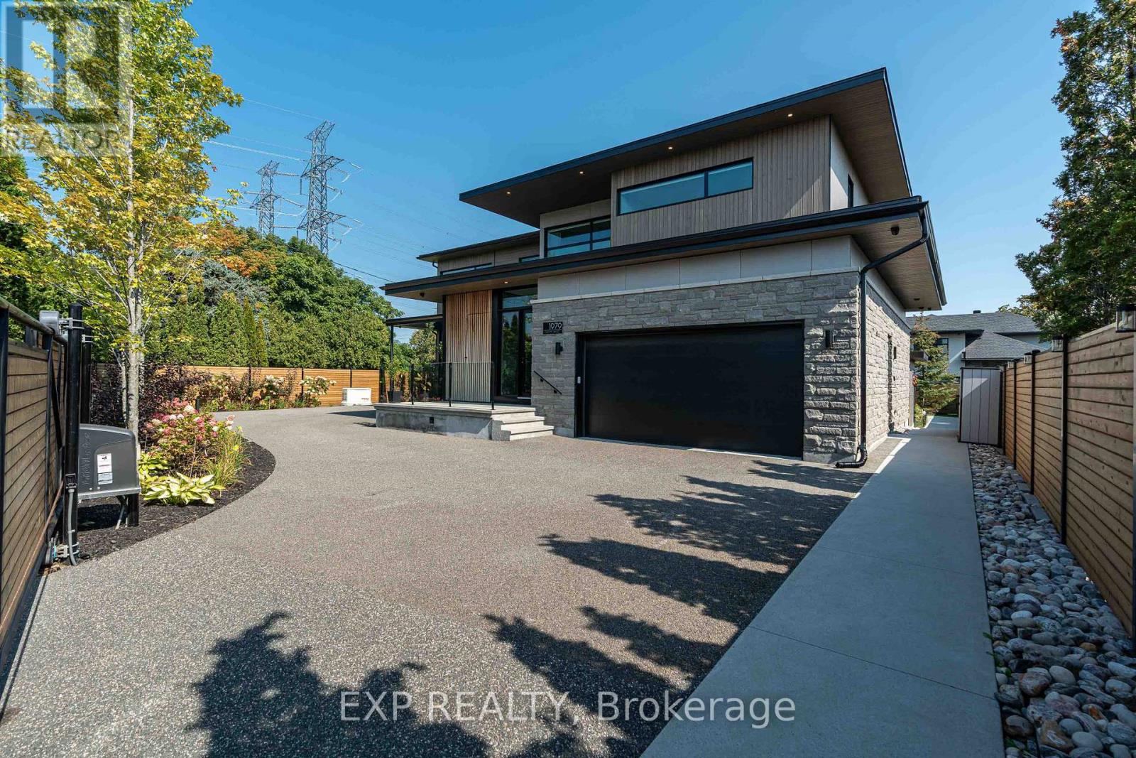 1979 Prince Of Wales Drive Property Photo 1