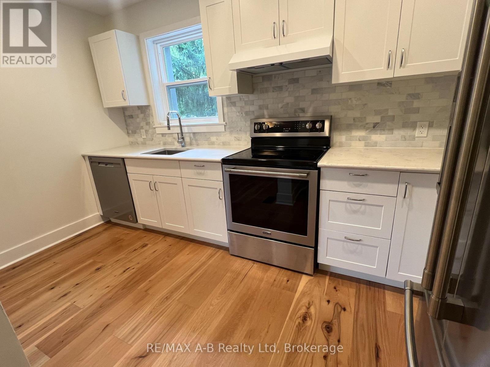 34 Somerset Street Property Photo 9