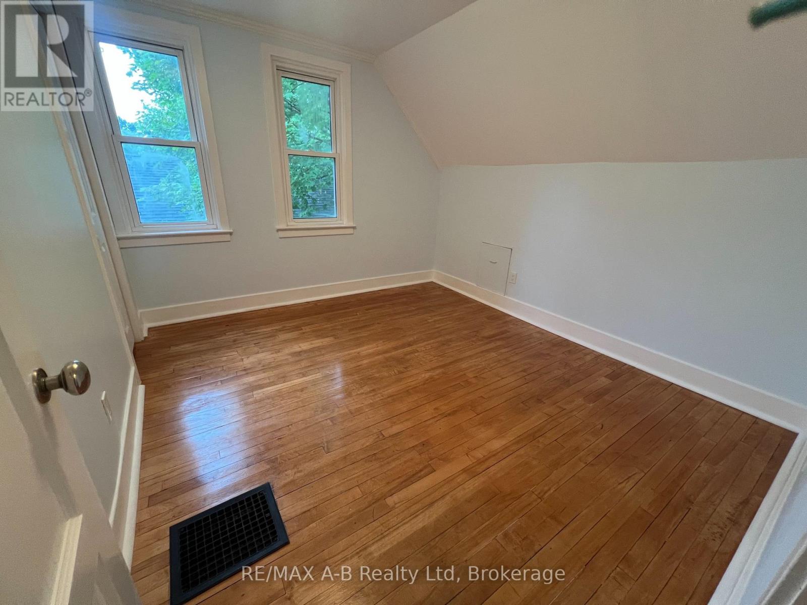 34 Somerset Street Property Photo 29