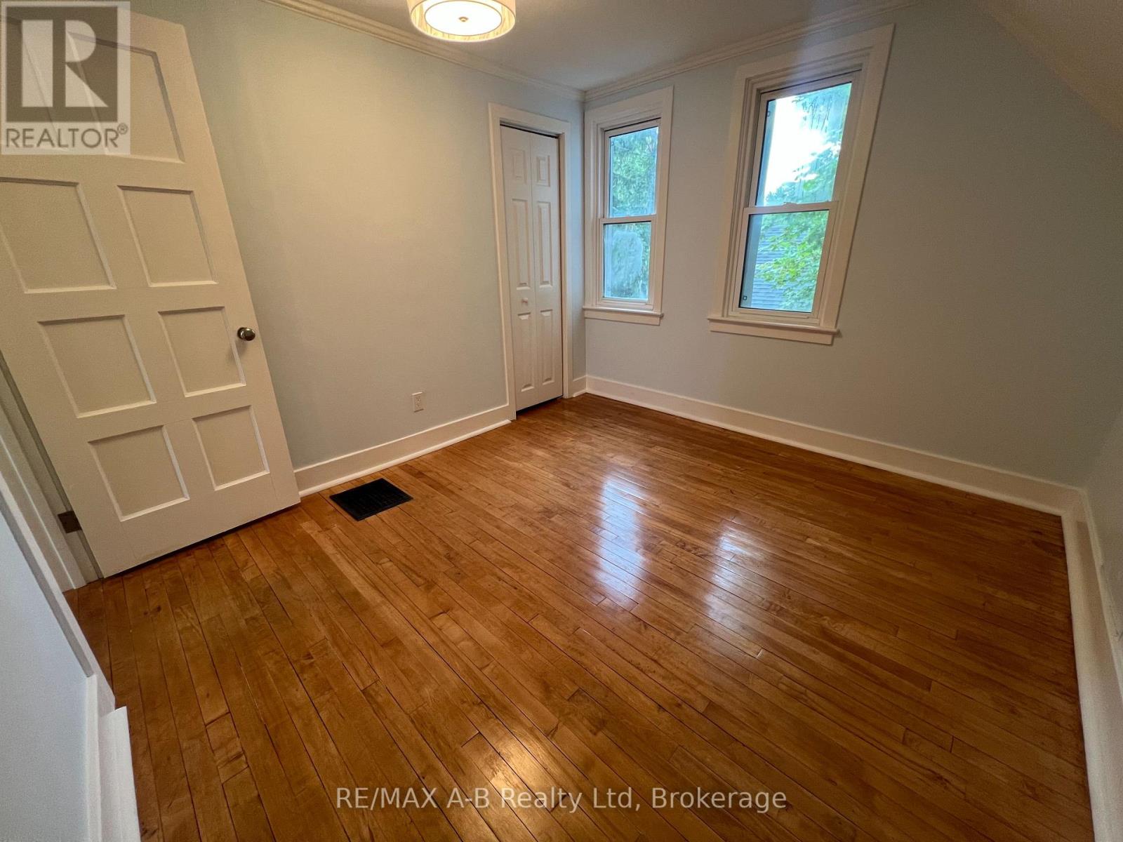 34 Somerset Street Property Photo 31