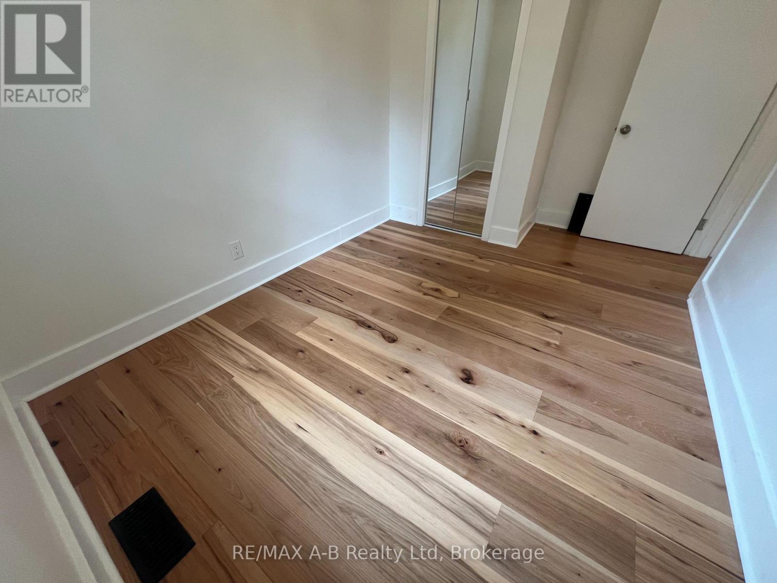 34 Somerset Street Property Photo 33