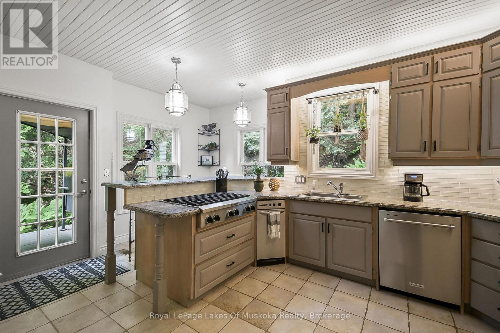 103 Southbank Drive Property Photo 18