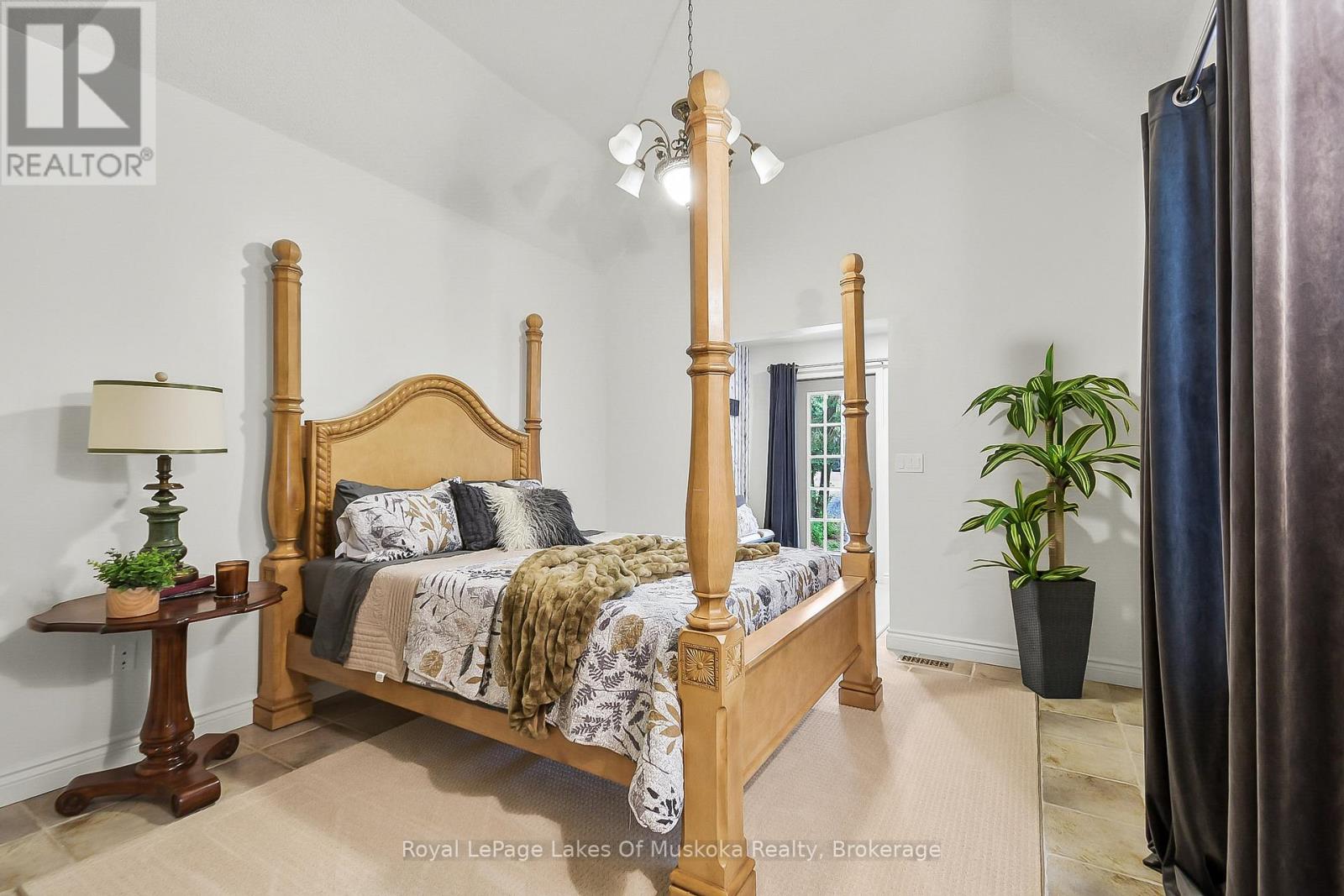 103 Southbank Drive Property Photo 28
