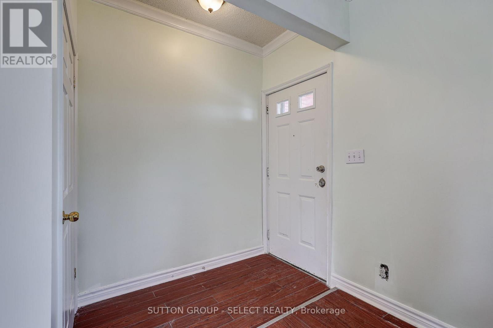 471 Burbrook Place Property Photo 4