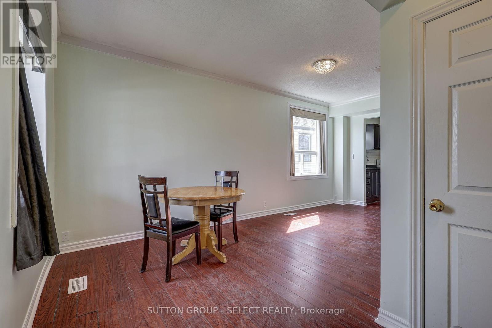 471 Burbrook Place Property Photo 5
