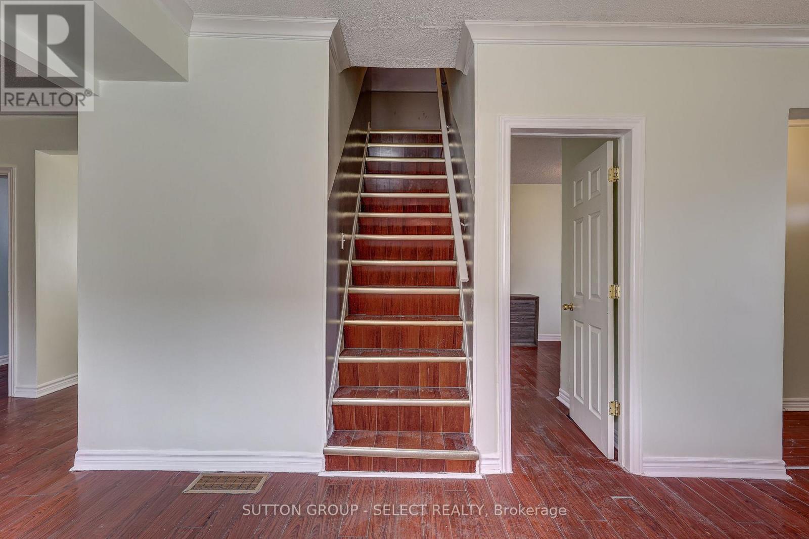 471 Burbrook Place Property Photo 11