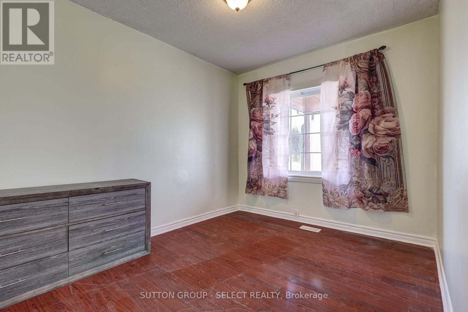 471 Burbrook Place Property Photo 12