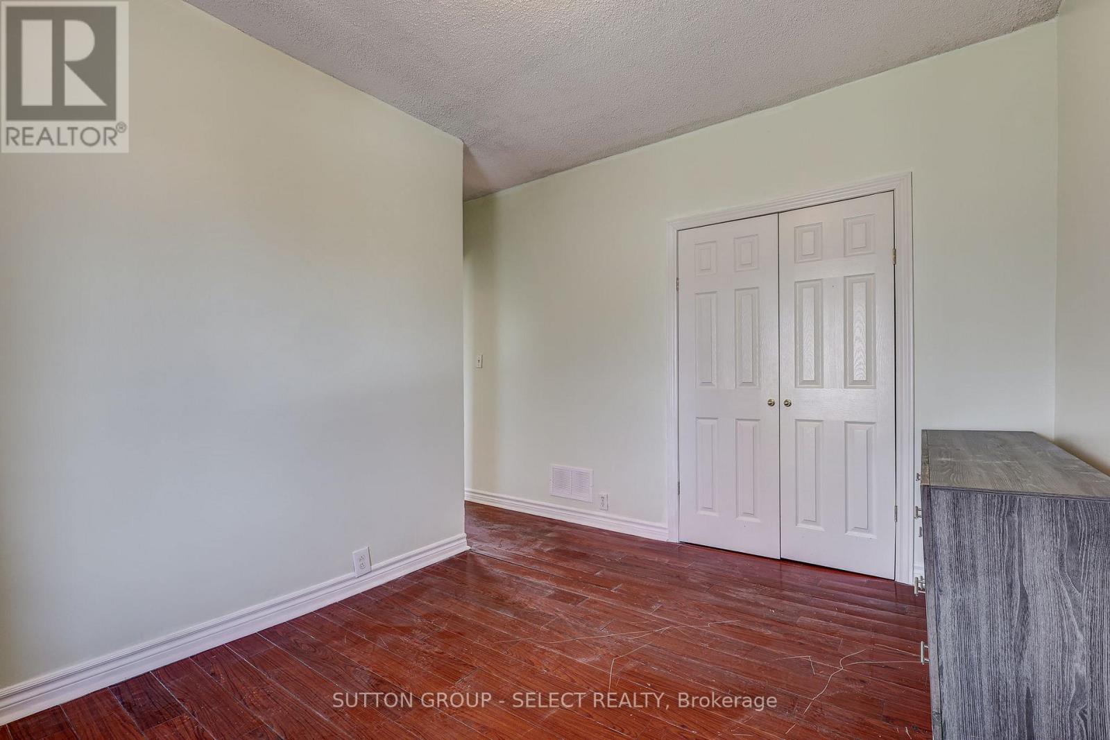 471 Burbrook Place Property Photo 13