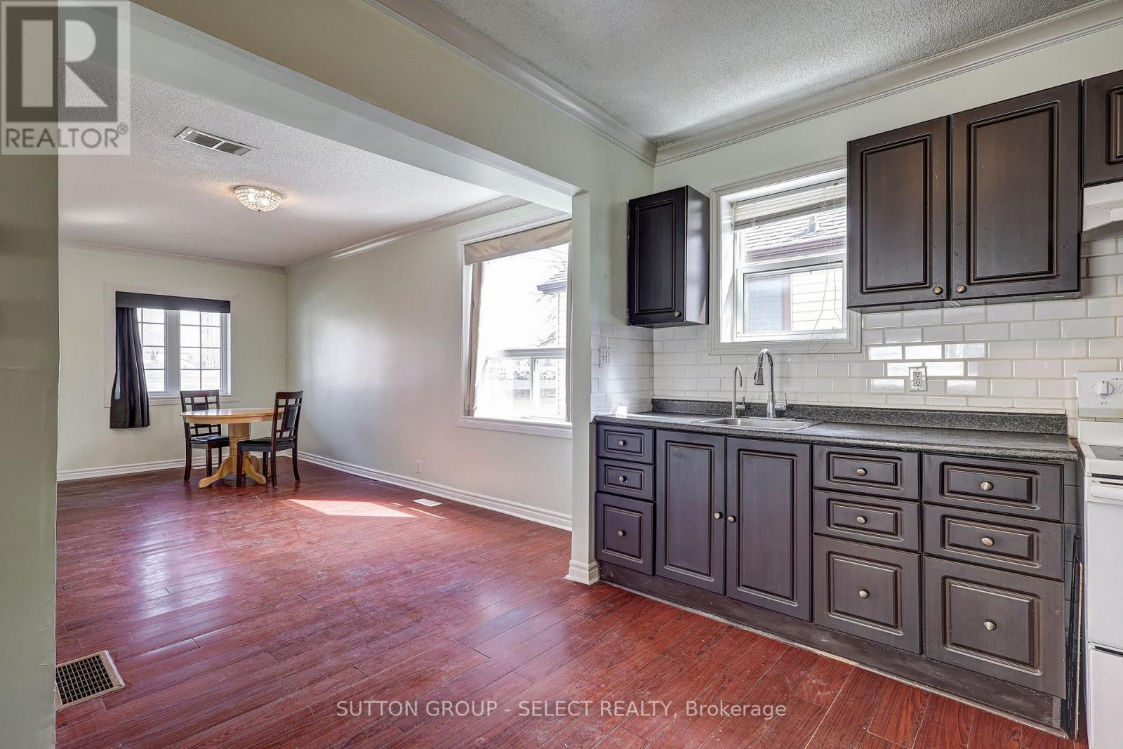 471 Burbrook Place Property Photo 14