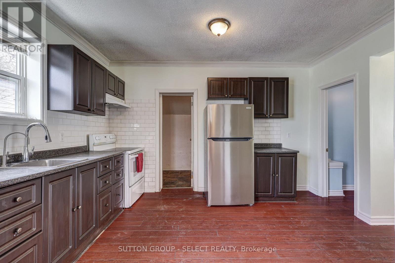 471 Burbrook Place Property Photo 15