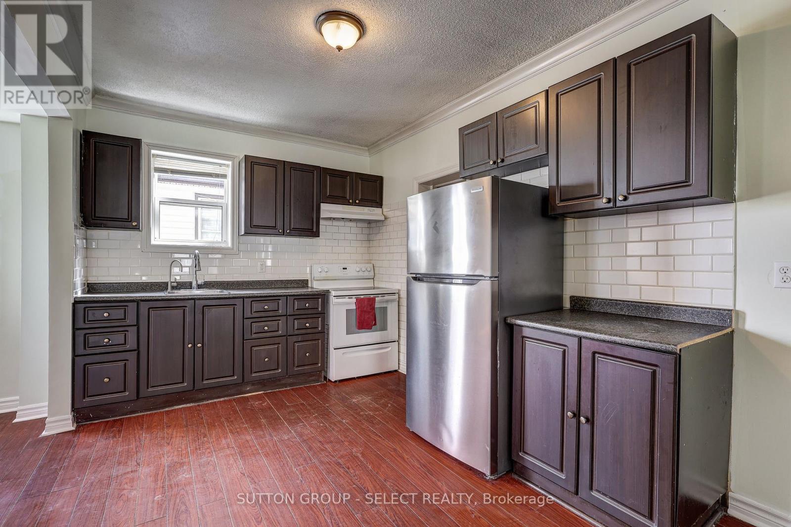 471 Burbrook Place Property Photo 18