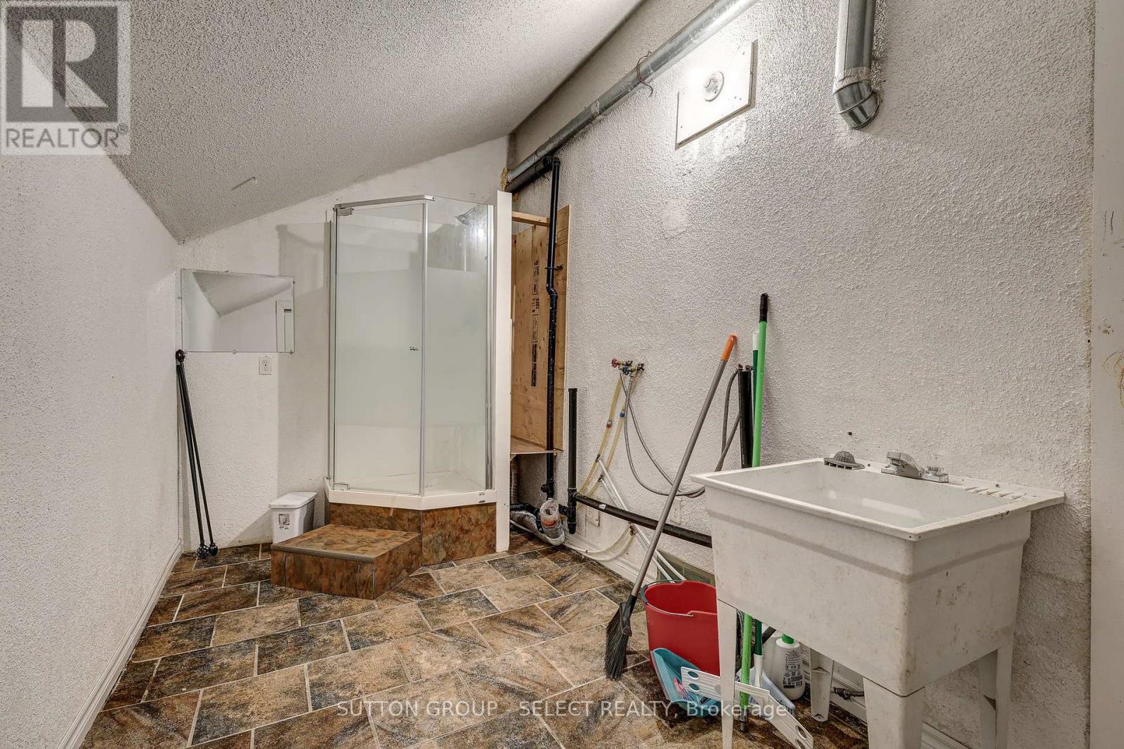 471 Burbrook Place Property Photo 25