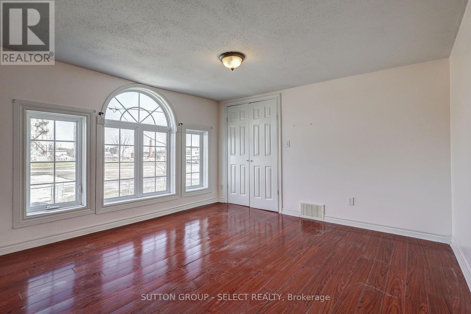 471 Burbrook Place Property Photo 27