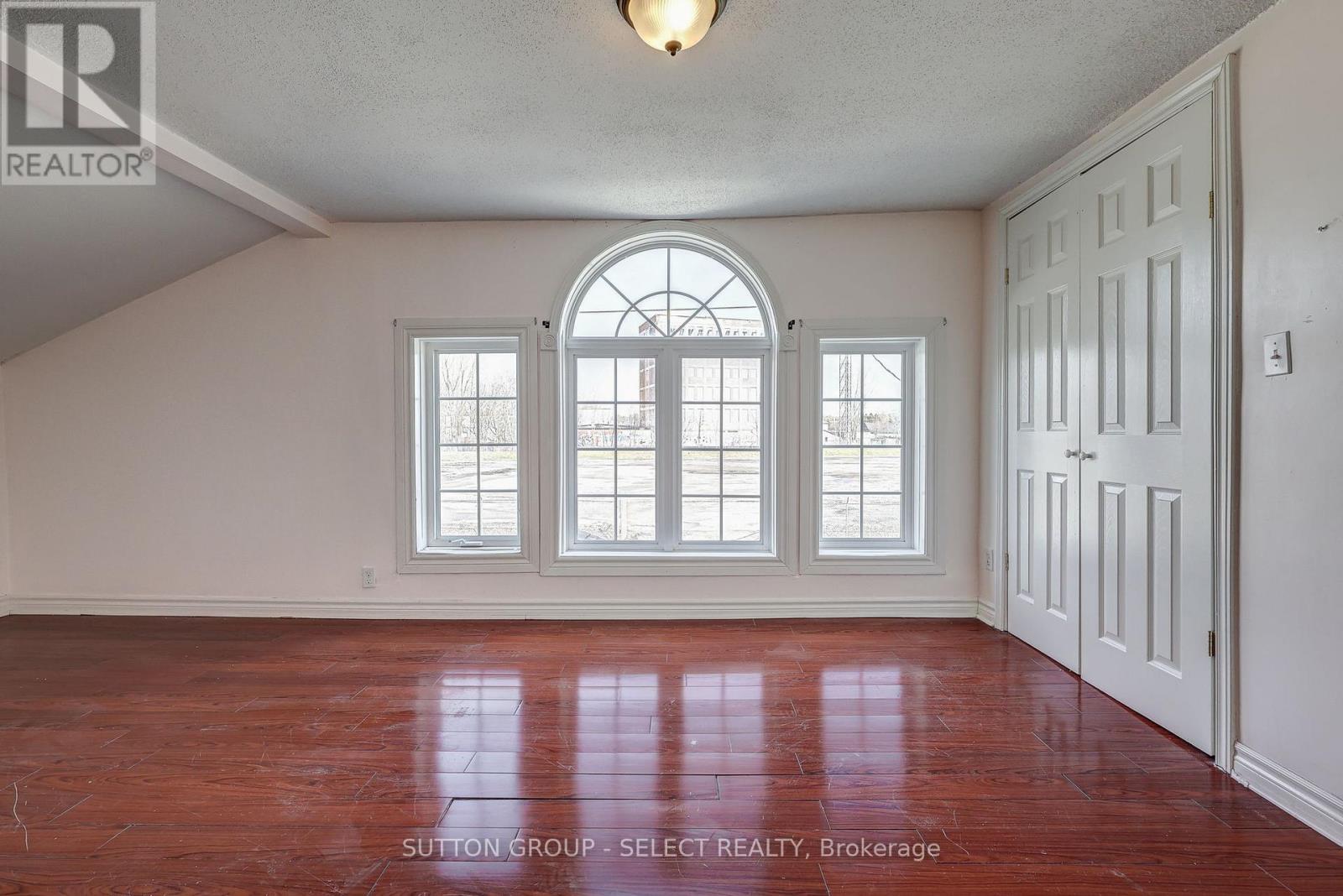 471 Burbrook Place Property Photo 28