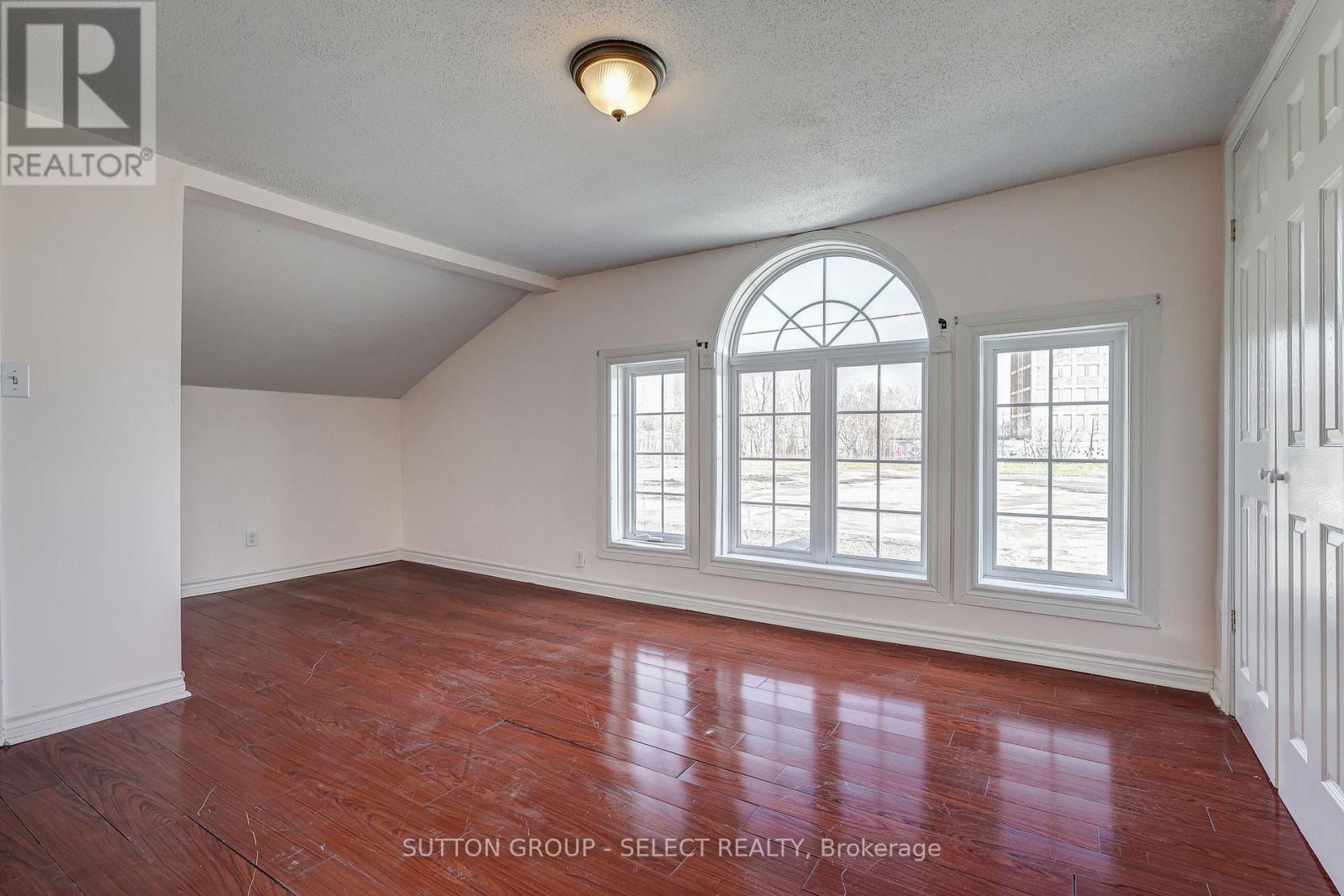 471 Burbrook Place Property Photo 29