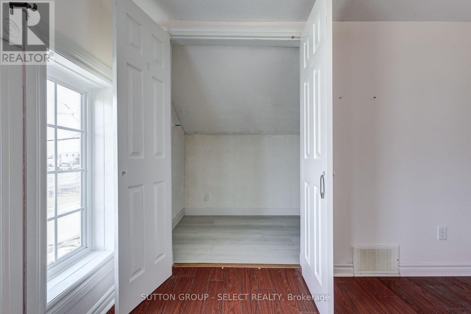 471 Burbrook Place Property Photo 31