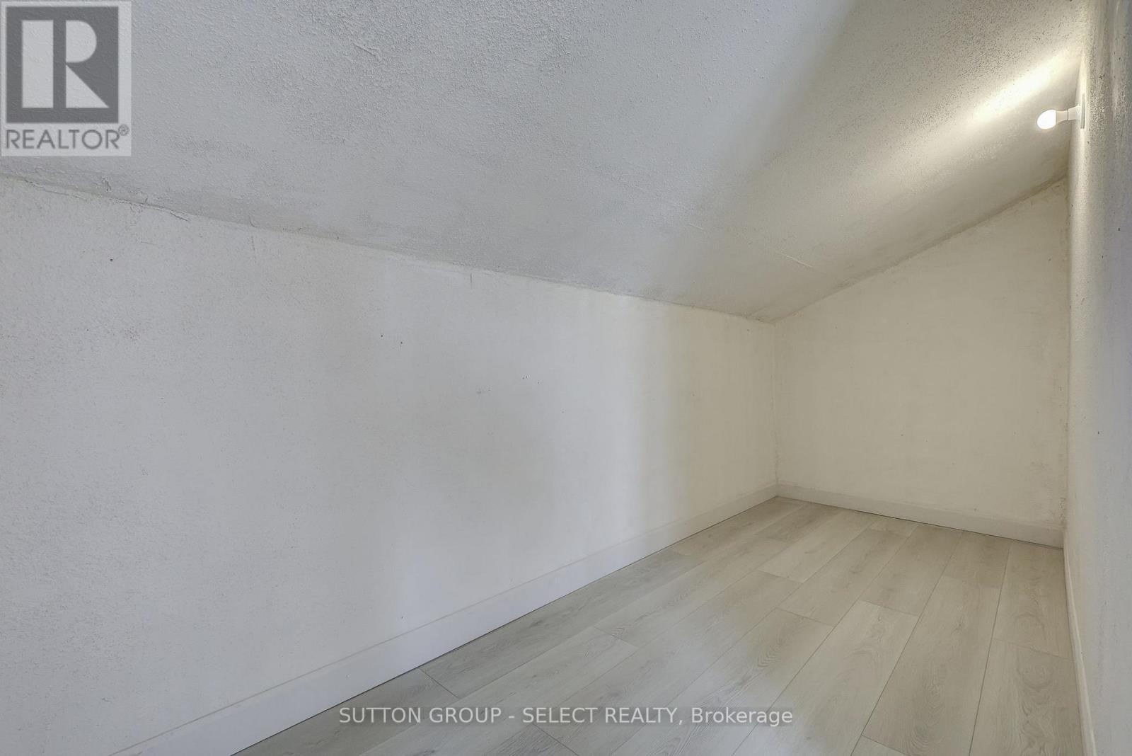 471 Burbrook Place Property Photo 32