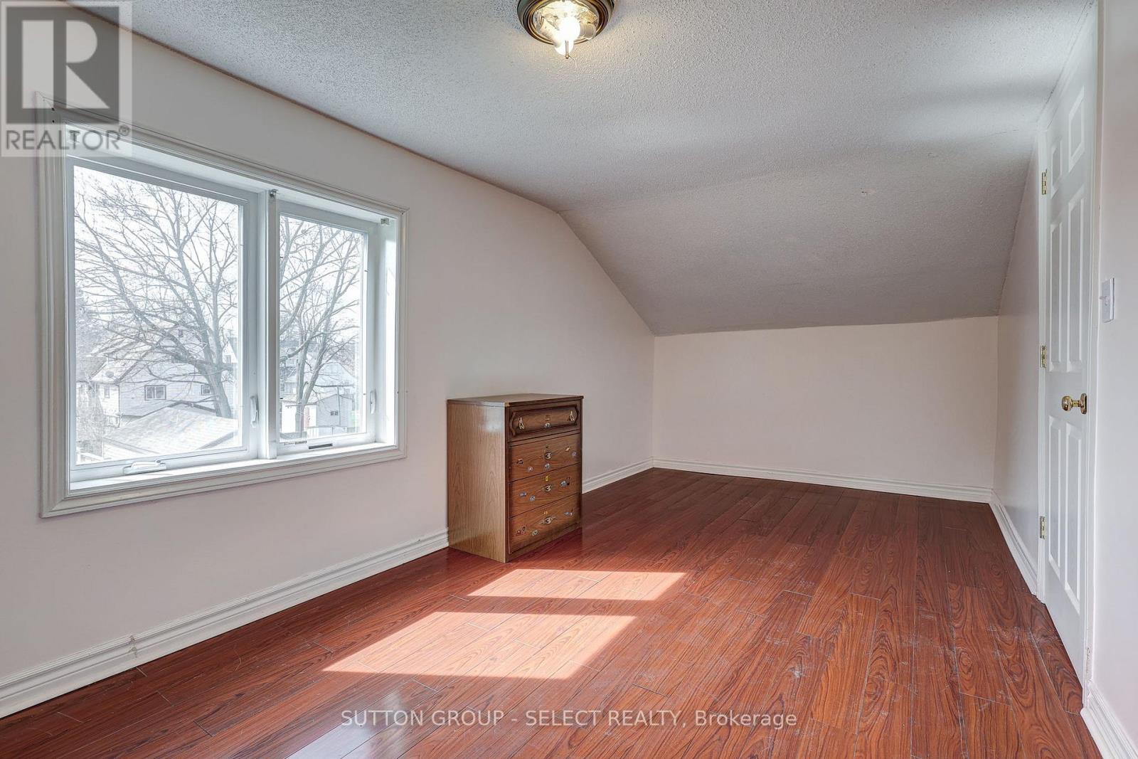 471 Burbrook Place Property Photo 36